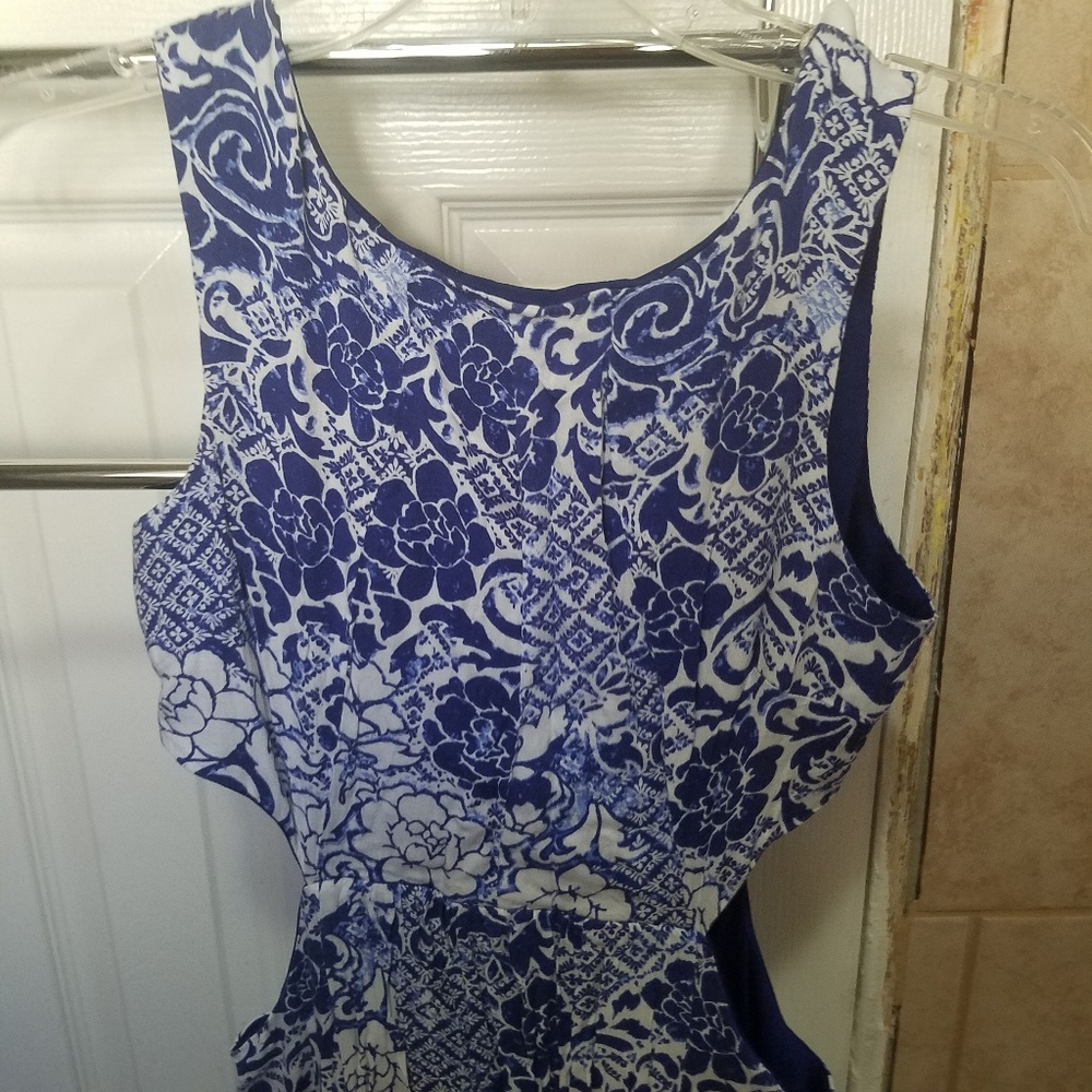 FOREVER 21 BLUE AND WHITE  SIZE M DRESS - Picture 2 of 6